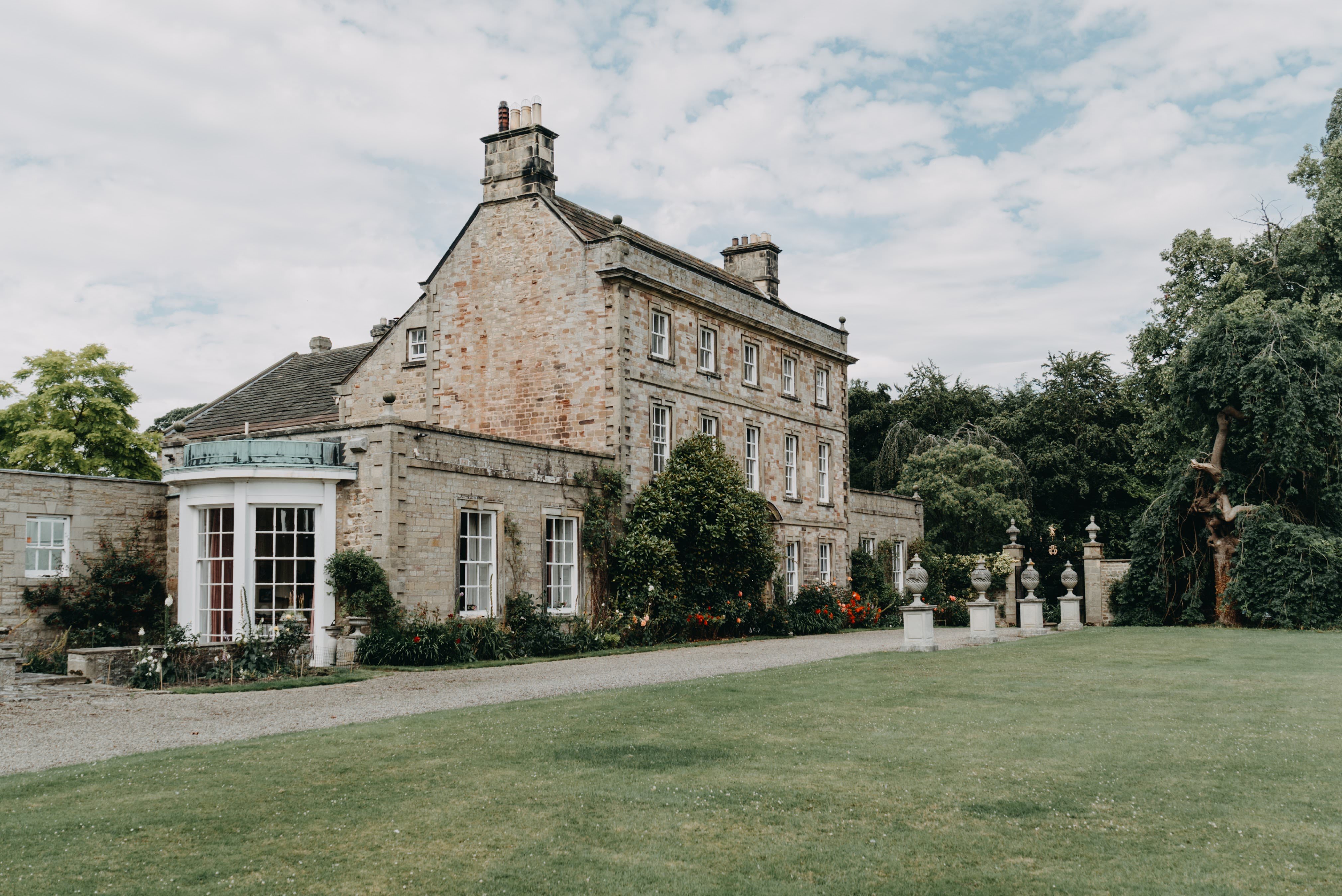 Dalesend Manor