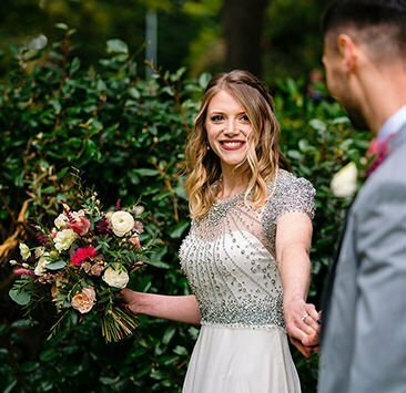 Wedding couple roundhay park